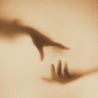 @darkly_moons