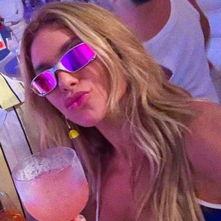 Larissa puta